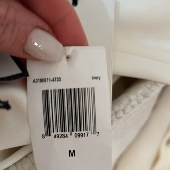 Alexis Larenz Flare-leg Side-button Cropped Pants In White - Picture 5 of 7